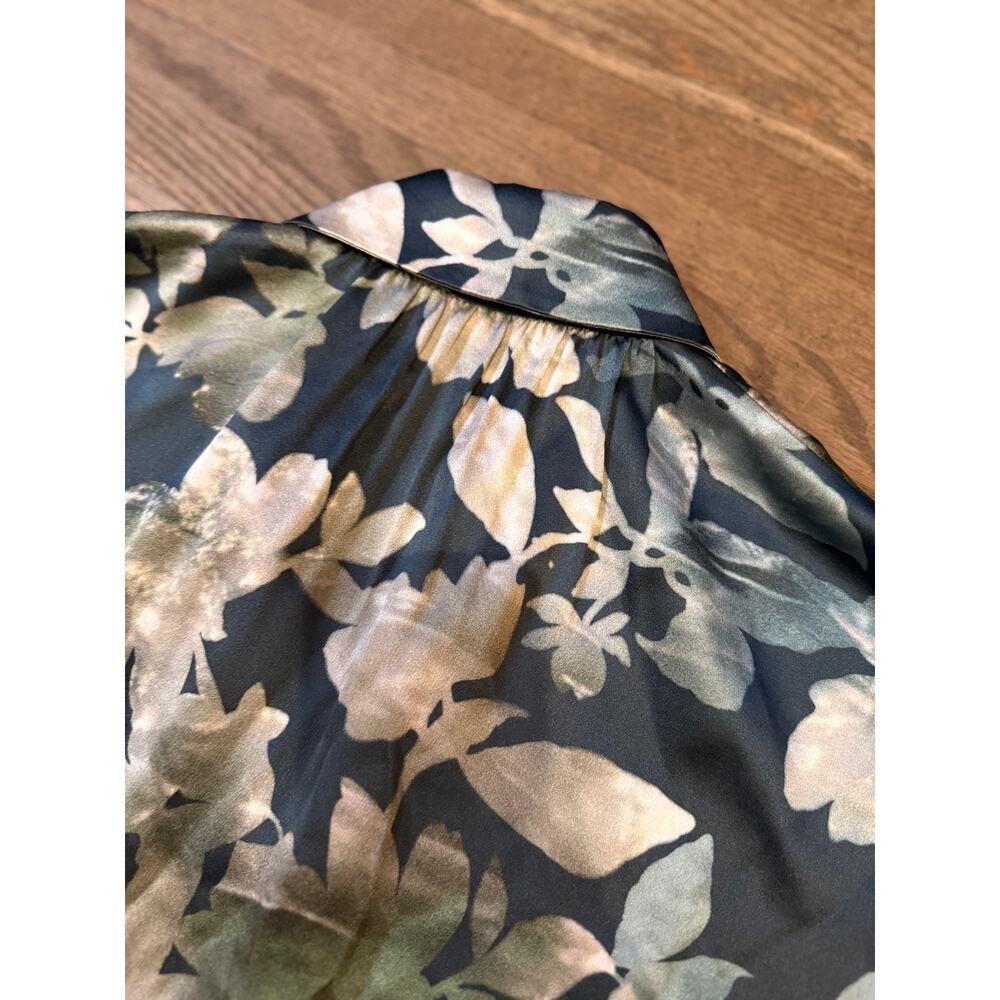 Vince Shimmer Lake Silk Floral Blouse | Cap Sleeve Button Front | XS - Picture 5 of 6